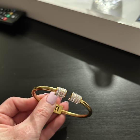 🔥 LIKE NEW BRACELET 🔥 - Picture 3 of 5